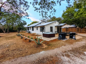 Luxury 1 Acre Oasis W/Hot-Tub Near Main!